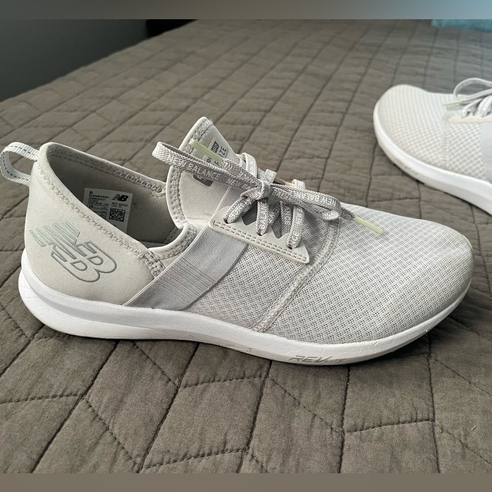New balance sneaker, Nergize, womens size 10, very light grey